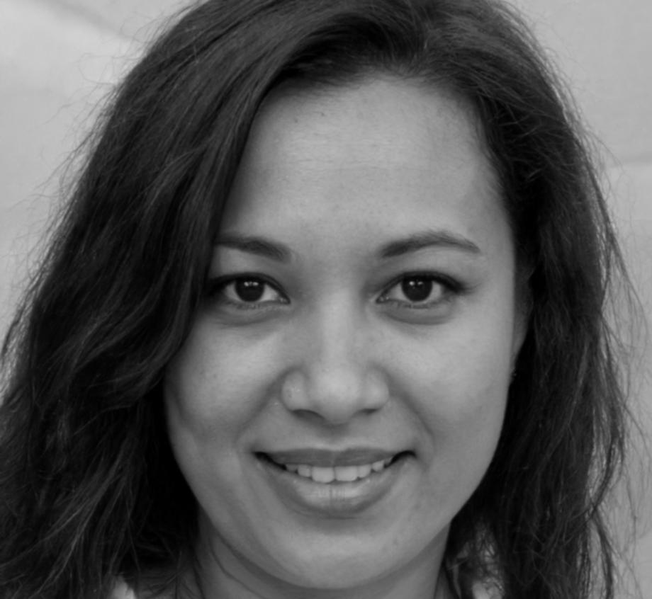 Instructor Saskia Brennan teaching investment theory